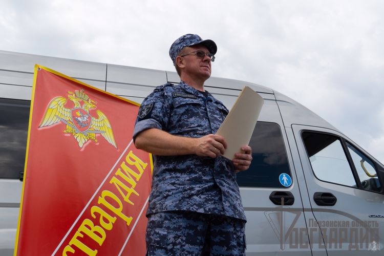 ТЕЛЕСЮЖЕТ ТРК"ЭКСПРЕСС": В Пензе начали работать мобильные пункты отбора на службу в войсках национальной гвардии России (Видео)