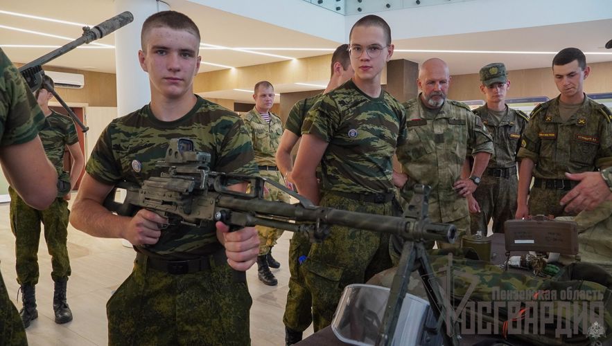 В Пензе участники сборов ПФО «Гвардеец» познакомилась со службой в Росгвардии