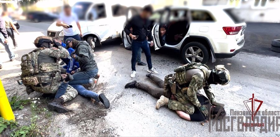 Спецназ Росгвардии задержал в Пензе группу фальшивомонетчиков (видео)