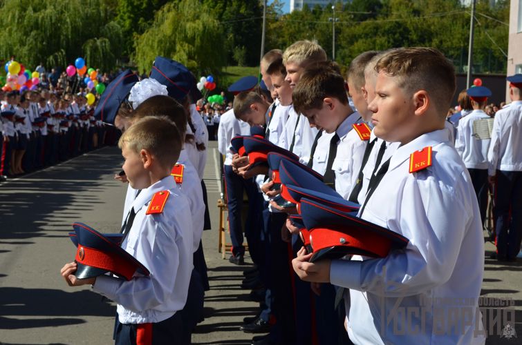 В Пензе представители Росгвардии поздравили школьников с началом учебного года