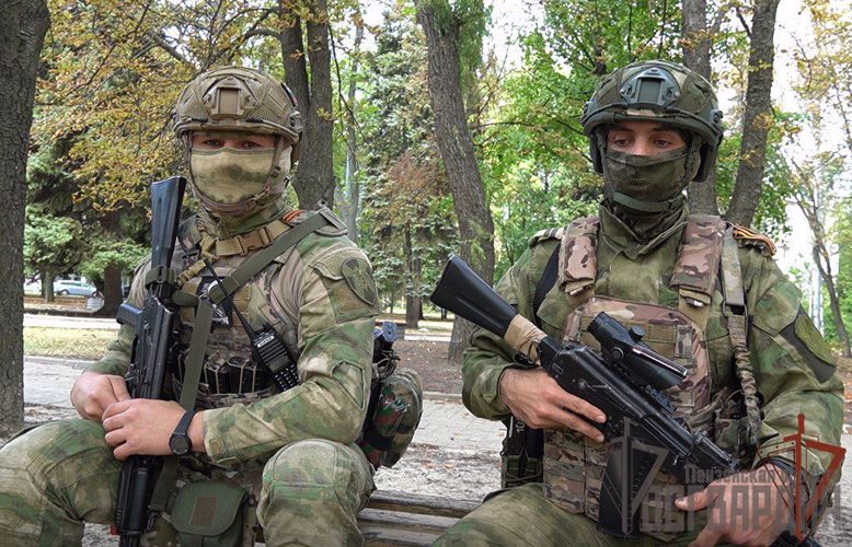 Росгвардейцы в Донецке вывели людей из-под обстрела и помогли раненым (видео)