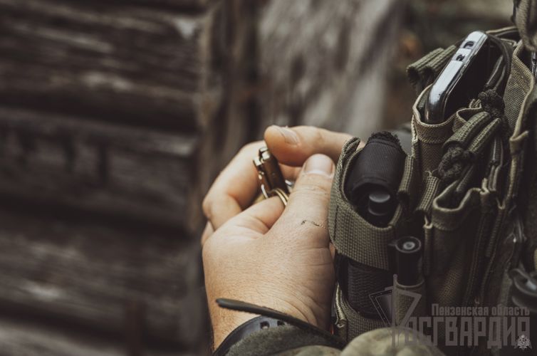 В Пензе бойцы ОМОН Росгвардии тренировались в боевом гранатометании