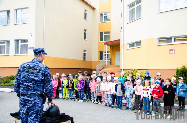 В Пензе сотрудники Росгвардии провели Урок безопасности для воспитанников детского сада