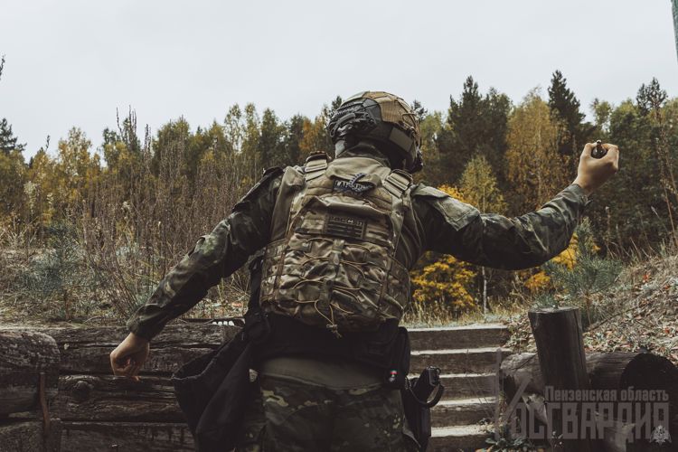 В Пензе бойцы ОМОН Росгвардии тренировались в боевом гранатометании
