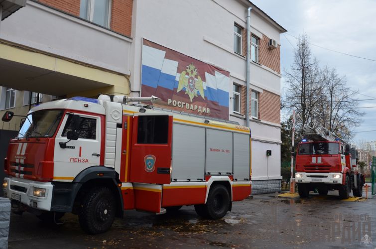 В Пензе сотрудники Росгвардии и ГУ МЧС России по Пензенской области провели совместное пожарно-тактическое учение