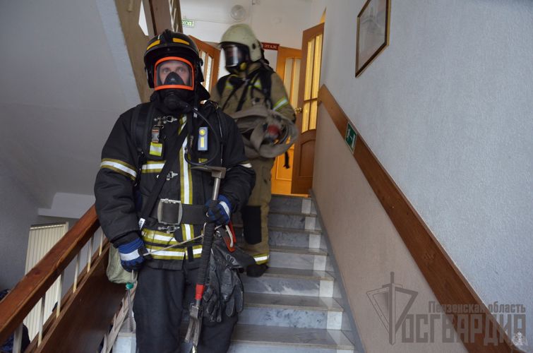 В Пензе сотрудники Росгвардии и ГУ МЧС России по Пензенской области провели совместное пожарно-тактическое учение
