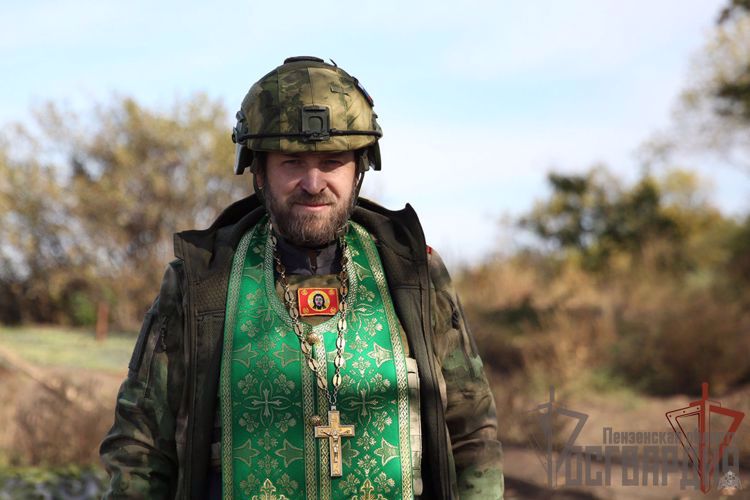 СВЯЩЕННОСЛУЖИТЕЛЬ ПОСЕТИЛ С ДУХОВНОЙ МИССИЕЙ ПОДРАЗДЕЛЕНИЯ РОСГВАРДИИ В ДНР