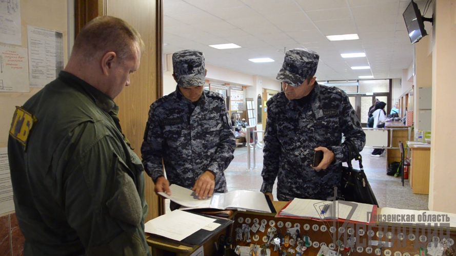В Пензе росгвардейцы проверяют деятельность ЧОПов в образовательных учреждениях