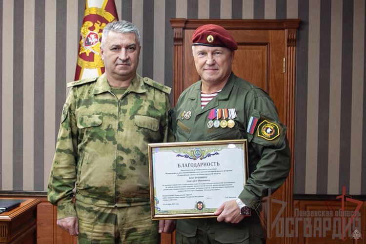 КОМАНДУЮЩИЙ ПРИВОЛЖСКИМ ОКРУГОМ РОСГВАРДИИ ВСТРЕТИЛСЯ С РУКОВОДИТЕЛЕМ «ГВАРДЕЙСКОЙ СМЕНЫ» (ВИДЕО)
