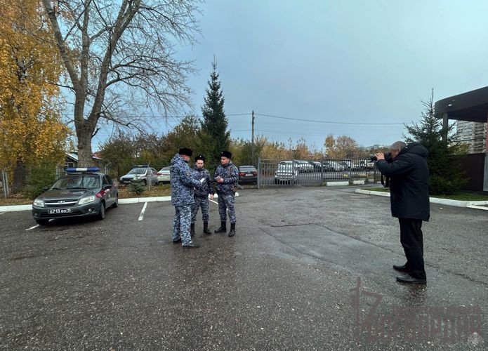 В преддверии дня образования вневедомственной охраны Росгвардии офицер ведомства встретился с журналистами газеты и ответил на их вопросы