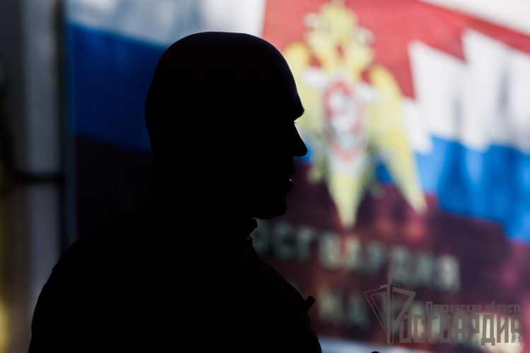 В Пензе офицер Росгвардии рассказал о своем увлечении игре на гитаре