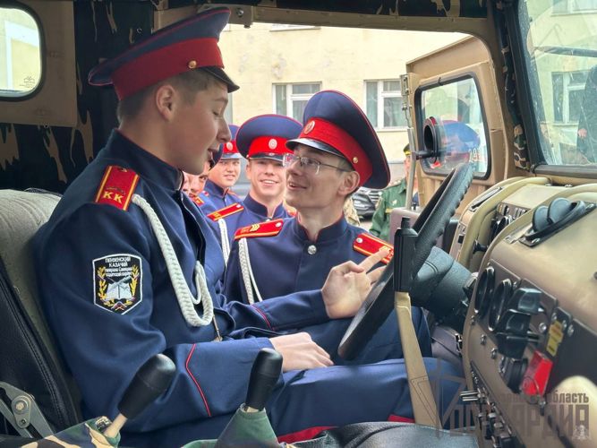 Пензенские росгвардейцы подготовили для своей подшефной школы подарок на День учителя