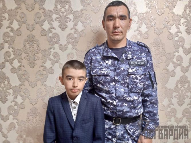 В Пензенской области сын сотрудника Росгвардии прочитал стихотворение ко Дню отца