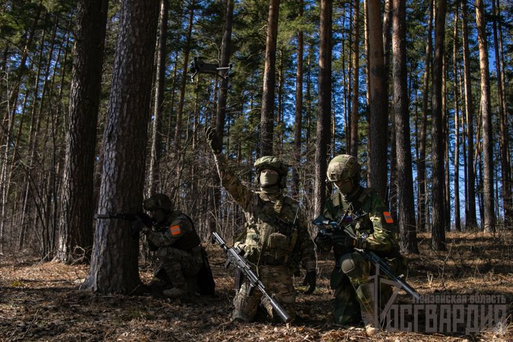 Фоторепортаж о тренировке разведывательного подразделения Росгвардии в Пензенской области