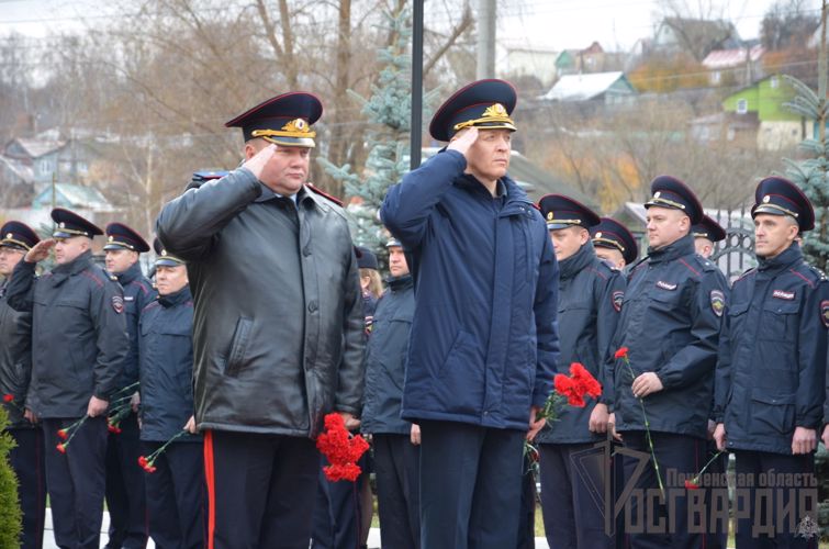 Руководство Управления Росгвардии по Пензенской области почтило память сослуживцев, погибших при исполнении служебного долга