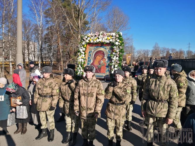 В Пензенской области военнослужащие Росгвардии приняли участие в крестном ходе