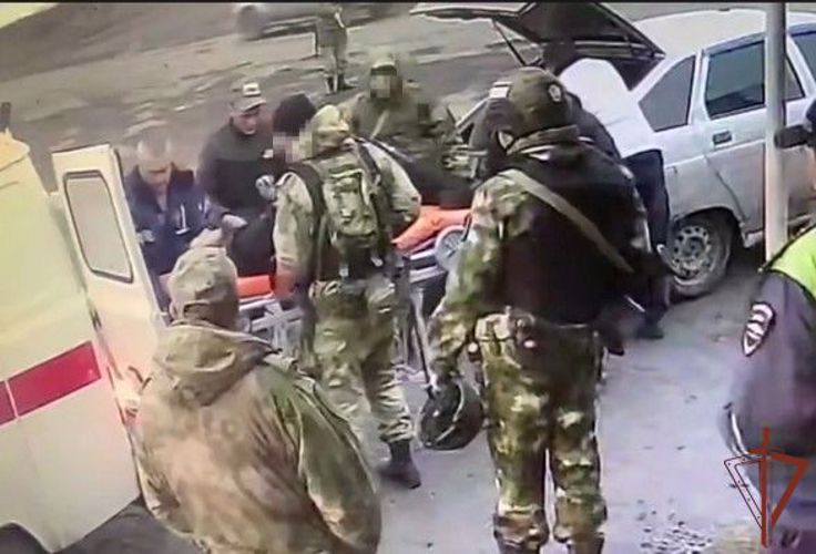СПЕЦНАЗ РОСГВАРДИИ РЕАНИМИРОВАЛ МУЖЧИНУ С ОСТАНОВКОЙ СЕРДЦА В ДНР (ВИДЕО)