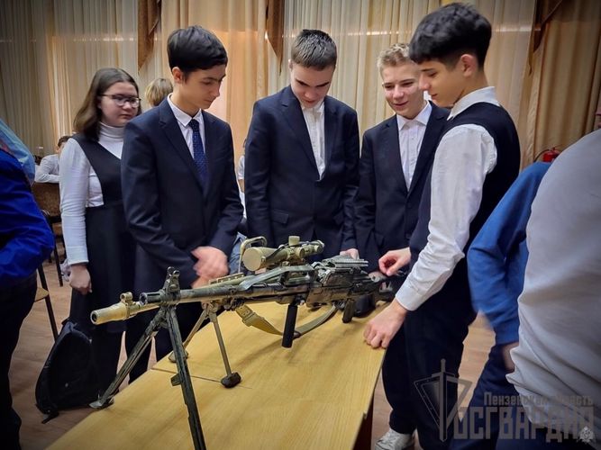 В Пензе росгвардейцы провели патриотическое мероприятие для школьников