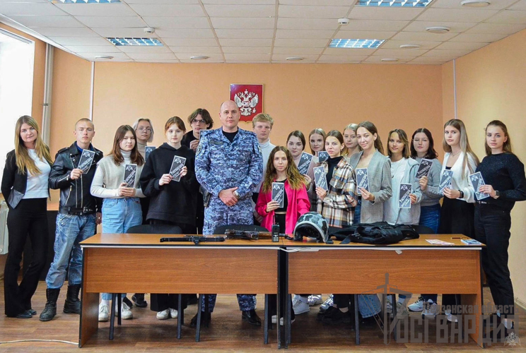 В Пензе росгвардейцы провели патриотический урок, посвященный Дню Неизвестного Солдата