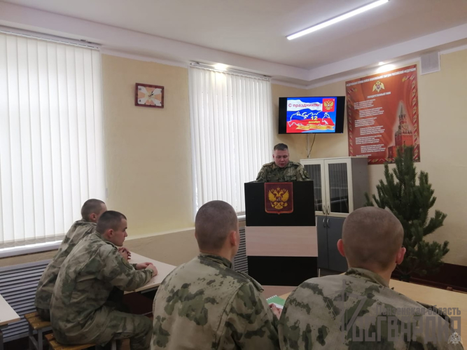 В День Конституции Российской Федерации военнослужащие Росгвардии по Пензенской области приняли участие в акции «Знаем Конституцию»