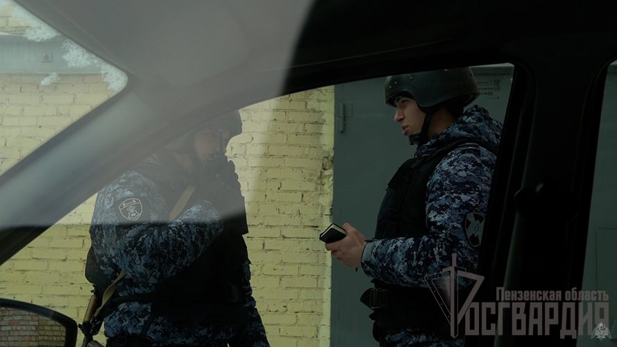 В Пензе росгвардейцы задержали мужчину, укравшего портмоне из салона автомобиля