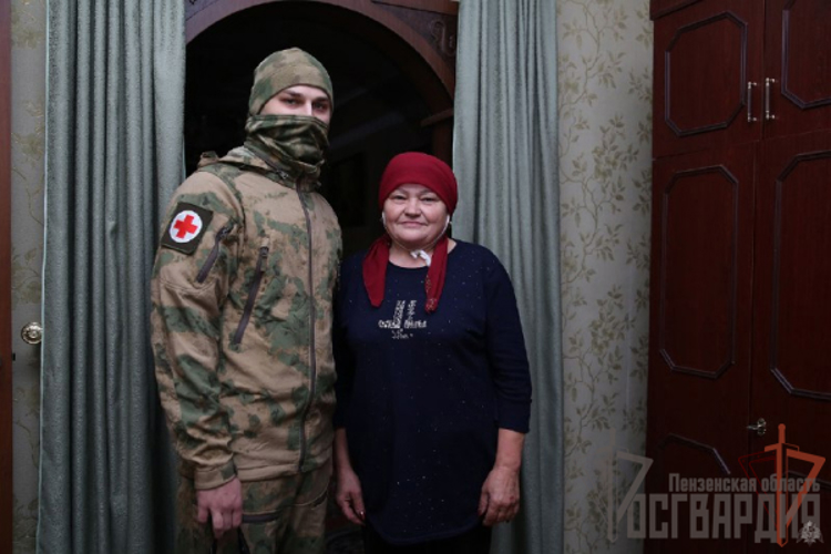 Медик Росгвардии спас жительницу ДНР ( Видео)