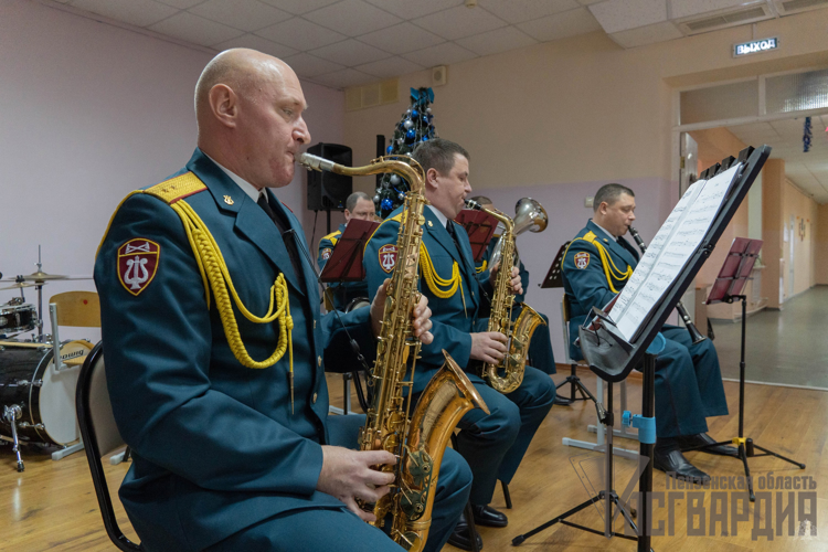В Пензенской области росгвардейцы поздравили подопечных областного реабилитационного центра с Новым годом