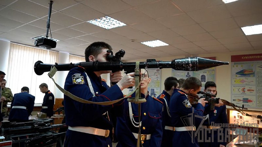 Телеканал ТРК "Экспресс": Пензенские кадеты посетили Саратовский военный институт войск национальной гвардии России 