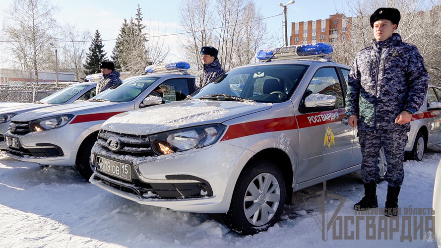В Пензе росгвардейцам вручили ключи от новых служебных автомобилей