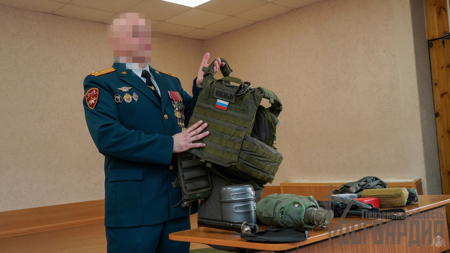 В Пензе военнослужащий Росгвардии провел Урок мужества для школьников