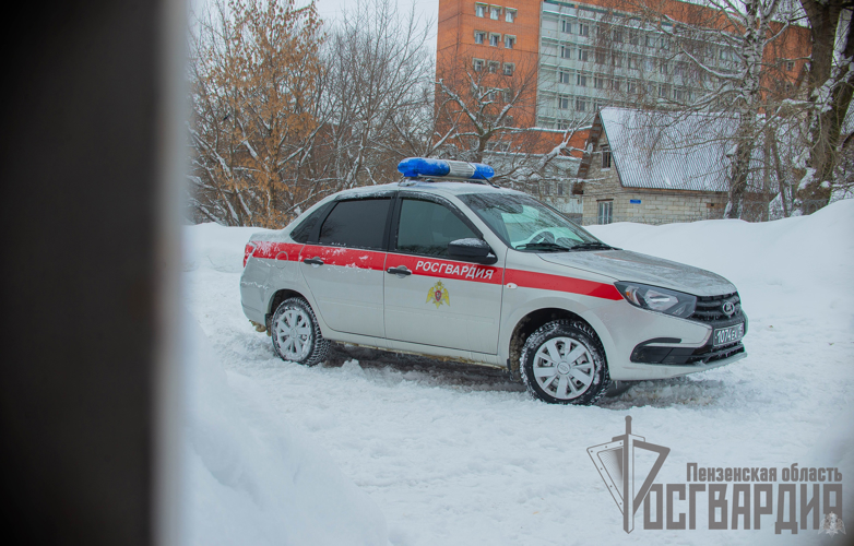 В Пензе росгвардейцы помогли потерявшемуся пенсионеру вернуться домой