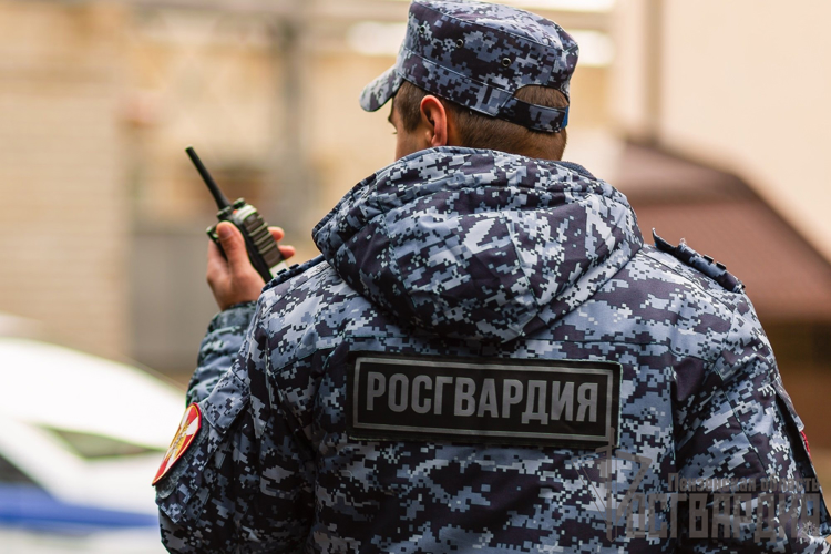 В Пензе сотрудники Росгвардии уберегли пенсионерку от действий телефонных мошенников
