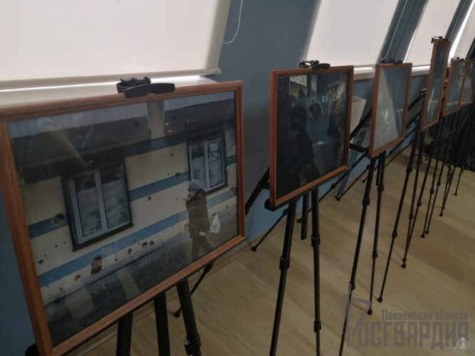 В Пензенской области военнослужащие Росгвардии посетили выставку «Своих не бросаем!»