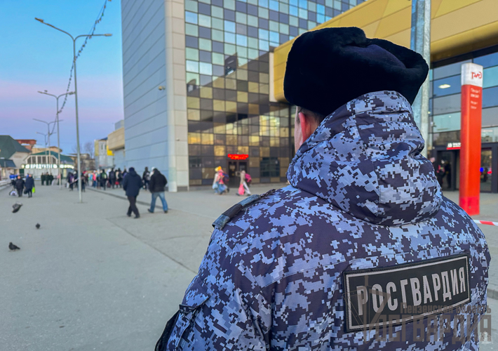 В Пензе личный состав Росгвардии обеспечил правопорядок во время встречи поезда с детьми из Белгородской области