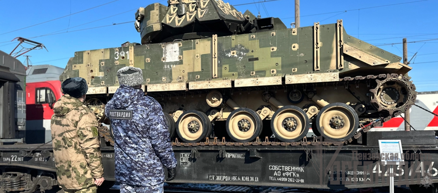 В Пензе росгвардейцы посетили тематический поезд «Сила в правде»
