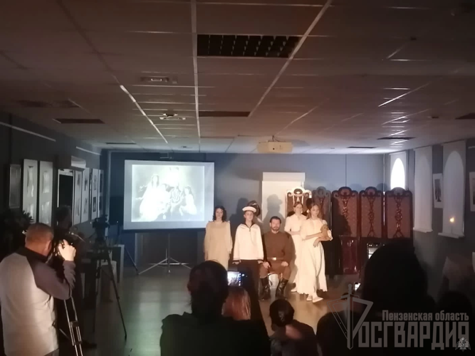 В Пензенской области росгвардейцы посетили тематическую выставку «Царская семья: любовь и милосердие»