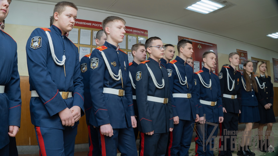 В Пензе сотрудники ОМОН провели для школьников День открытых дверей