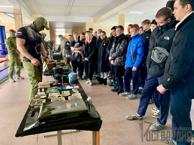В Пензенской области военнослужащие Росгвардии организовали для школьников День открытых дверей