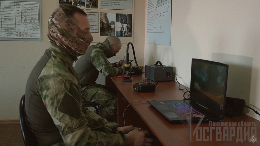 В Пензе спецподразделения Росгвардии показали подготовку операторов FPV-дронов