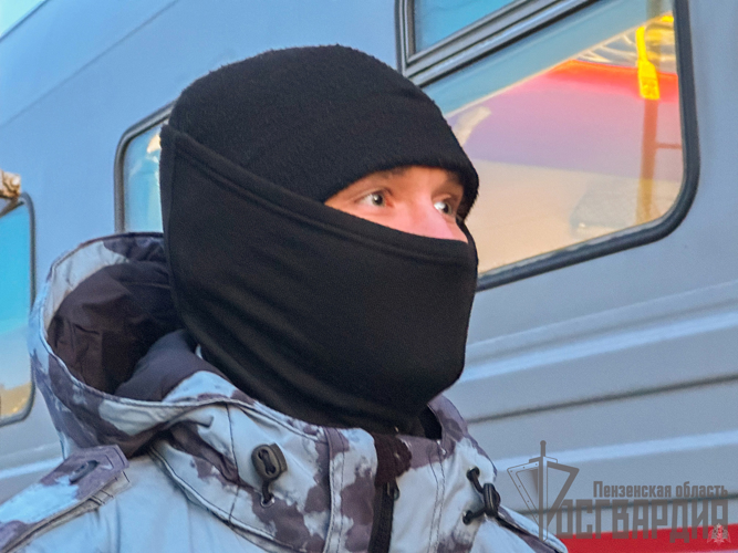 В Пензе личный состав Росгвардии обеспечил правопорядок во время встречи поезда с детьми из Белгородской области