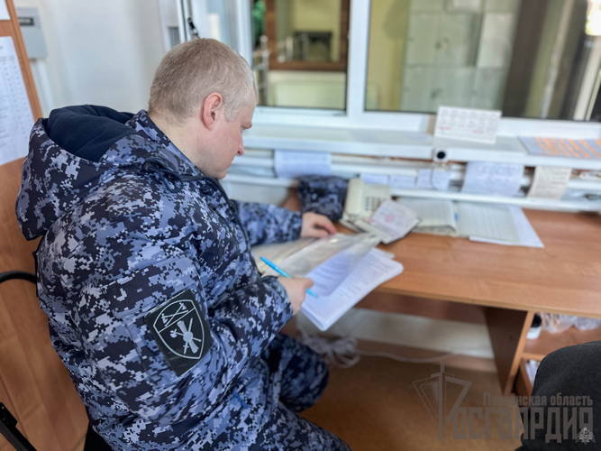 Пензенской области сотрудники Росгвардии проводят проверки организации охраны, осуществляемой частными охранными организациями
