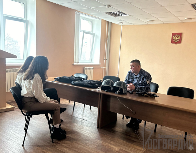 В Пензе сотрудники вневедомственной охраны Росгвардии рассказали студентам о своей службе