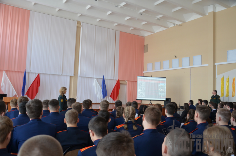 В Пензе представители Росгвардии посетители Губернский казачий кадетский корпус