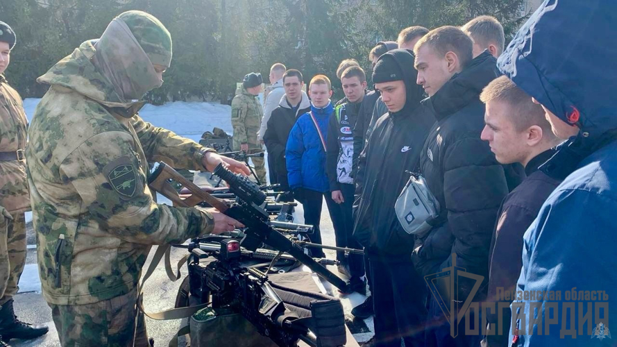 В Пензенской области военнослужащие Росгвардии организовали для школьников День открытых дверей