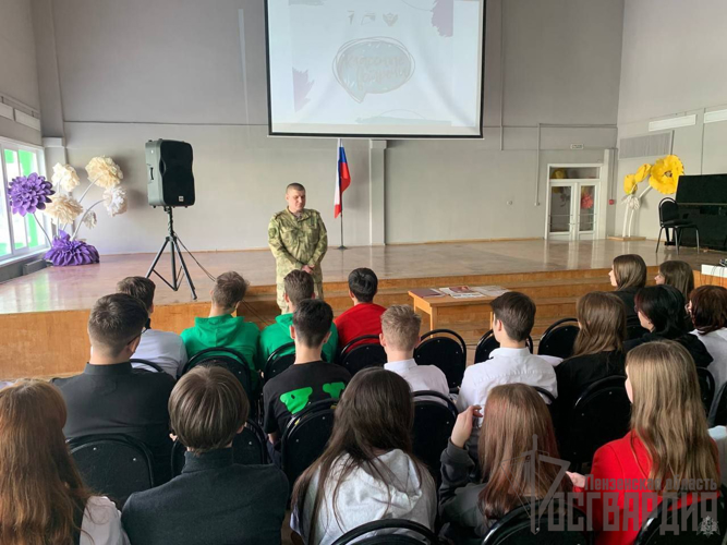 В Пензе представитель Росгвардии встретился с учениками выпускных классов