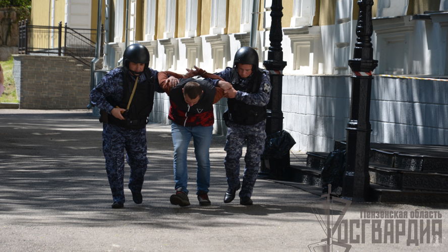 В Пензе представители Росгвардии приняли участие во всероссийских антитеррористических учениях