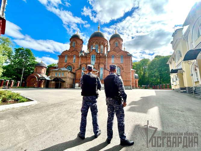 В Пензенской области военнослужащие и сотрудники Росгвардии приняли участие в охране общественного правопорядка и обеспечении общественной безопасности православных верующих регионов во время пасхальных торжеств