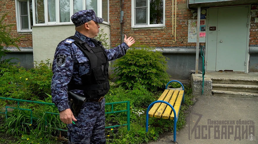 Сотрудники полиции и Росгвардии задержали мужчину, незаконно проникшего в закрытый магазин в Пензенской области