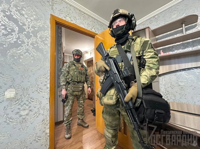 В Пензе при участии бойцов спецназа Росгвардии задержан обвиняемый в убийстве и нанесении побоев 