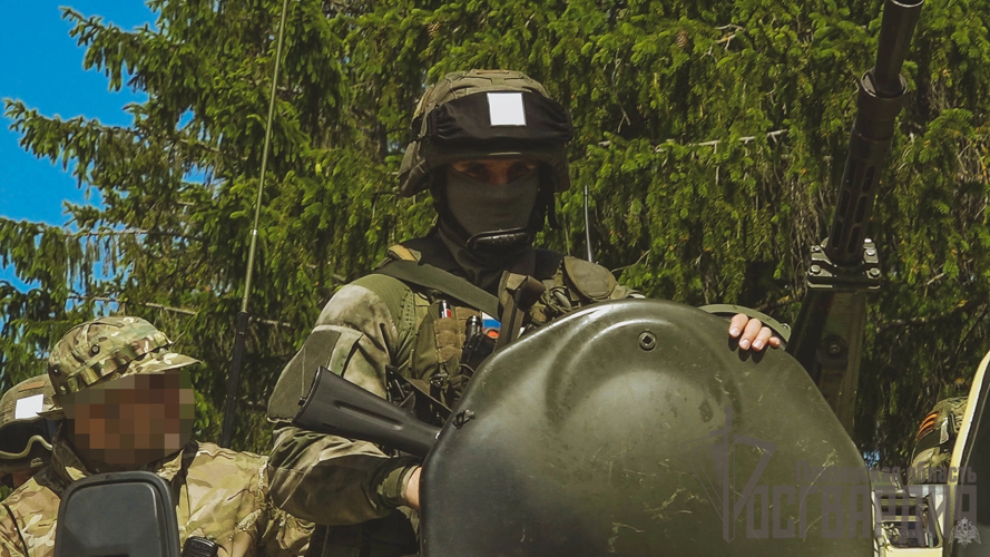 Огневое поражение диверсионных групп противника отработали военнослужащие и сотрудники Росгвардии в Пензенской области
